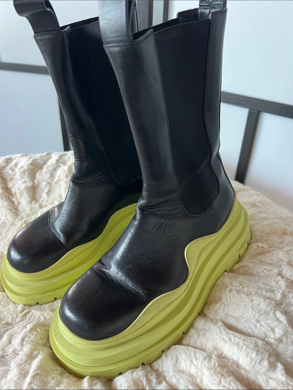 Bottega Veneta Women’s  Black Tire Leather Green  Platform Sole 35 excellent